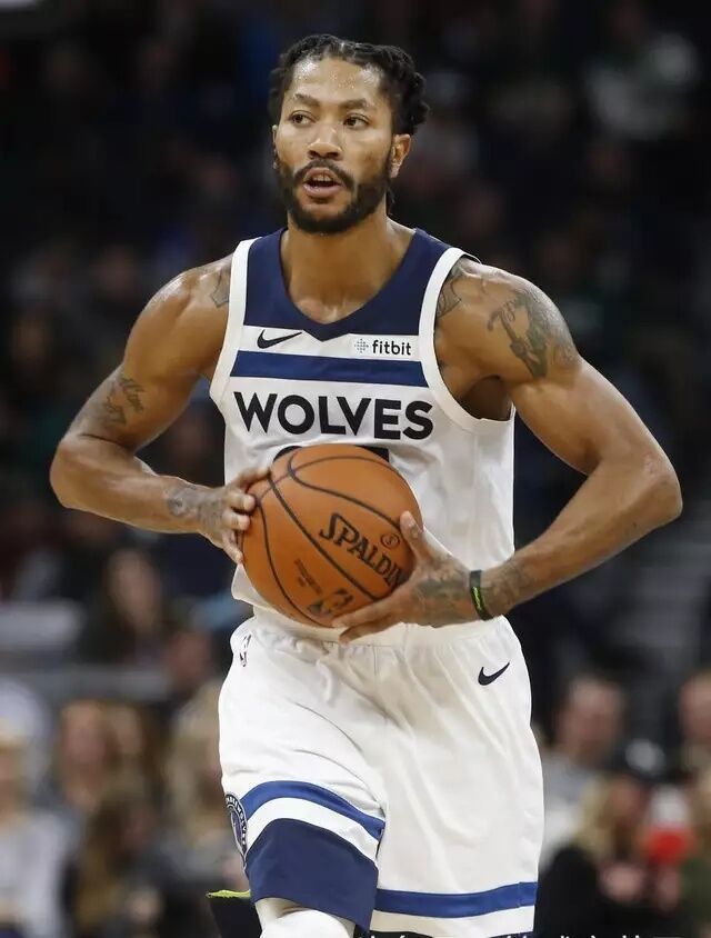 蜂鸟电竞-包含阿扎伦卡迎来十二赛季出色发挥，快船观众热烈欢呼！上演精彩一战的词条