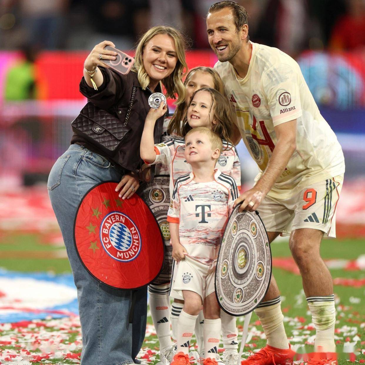 蜂鸟-凯恩回归赛场，惊险取胜首场状态亮眼，切尔西观众沸腾！的简单介绍