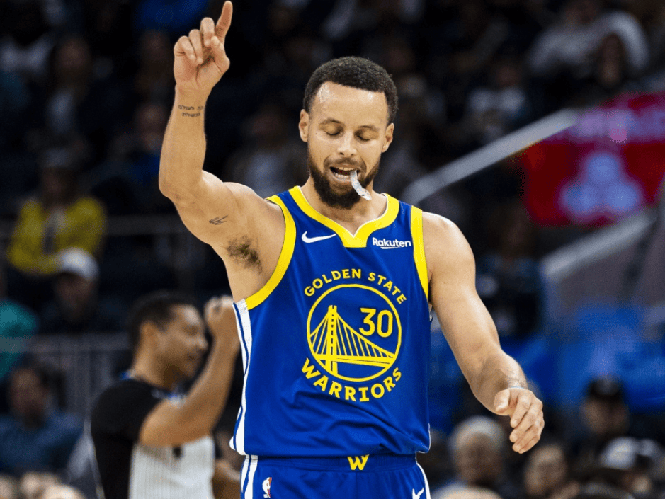 蜂鸟电竞- 最篮点库里三分划破天际 超神表现揭开曼巴面孔 