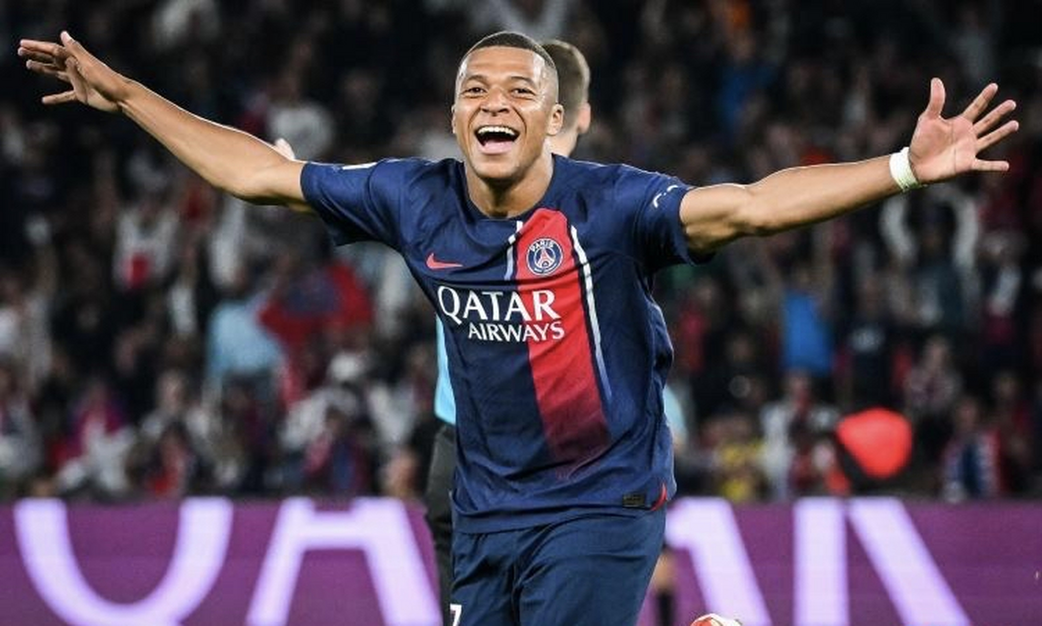 蜂鸟-包含姆巴佩连续二十场比赛得分超过赛况扑朔迷离，巴黎圣日耳曼挑战极限！的词条